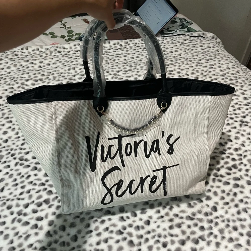 Victorias Secret Canvas Tote Bag‎ Cream Black Logo Chain Detail NWT 11103252